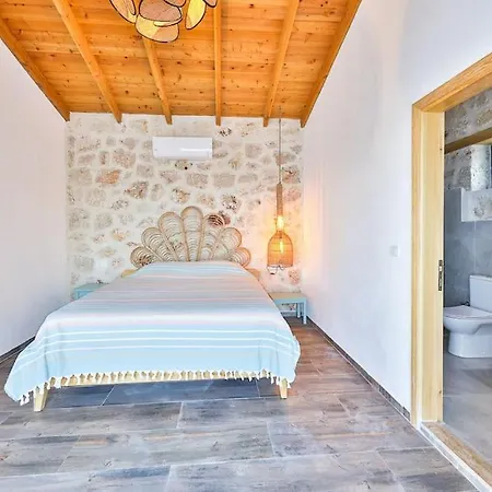 Pari / Kalkan Hotel 4*